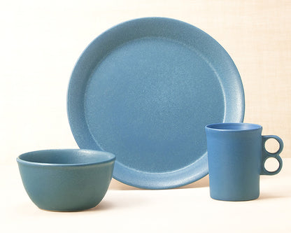 Element Blue dinnerware 3 piece set including our dinner plate, medium basic bowl and trigger mug.