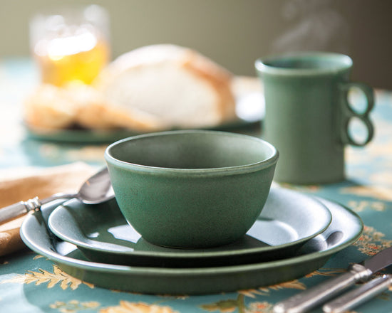 Classic Dinnerware 4-Piece Place Setting, Basic Bowl & Trigger Mug