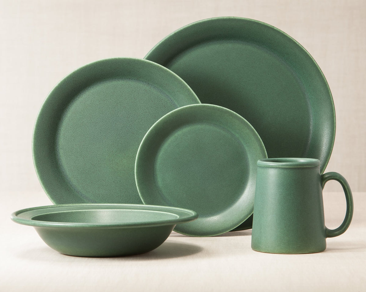Classic Dinnerware 5-Piece Place Setting, Rimmed Bowl & Tankard Mug